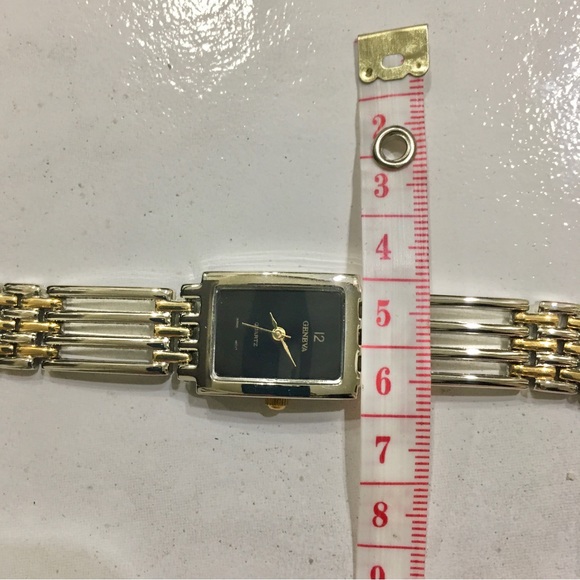 GENEVA Ladies wristwatch gold and silver tones - Picture 7 of 7